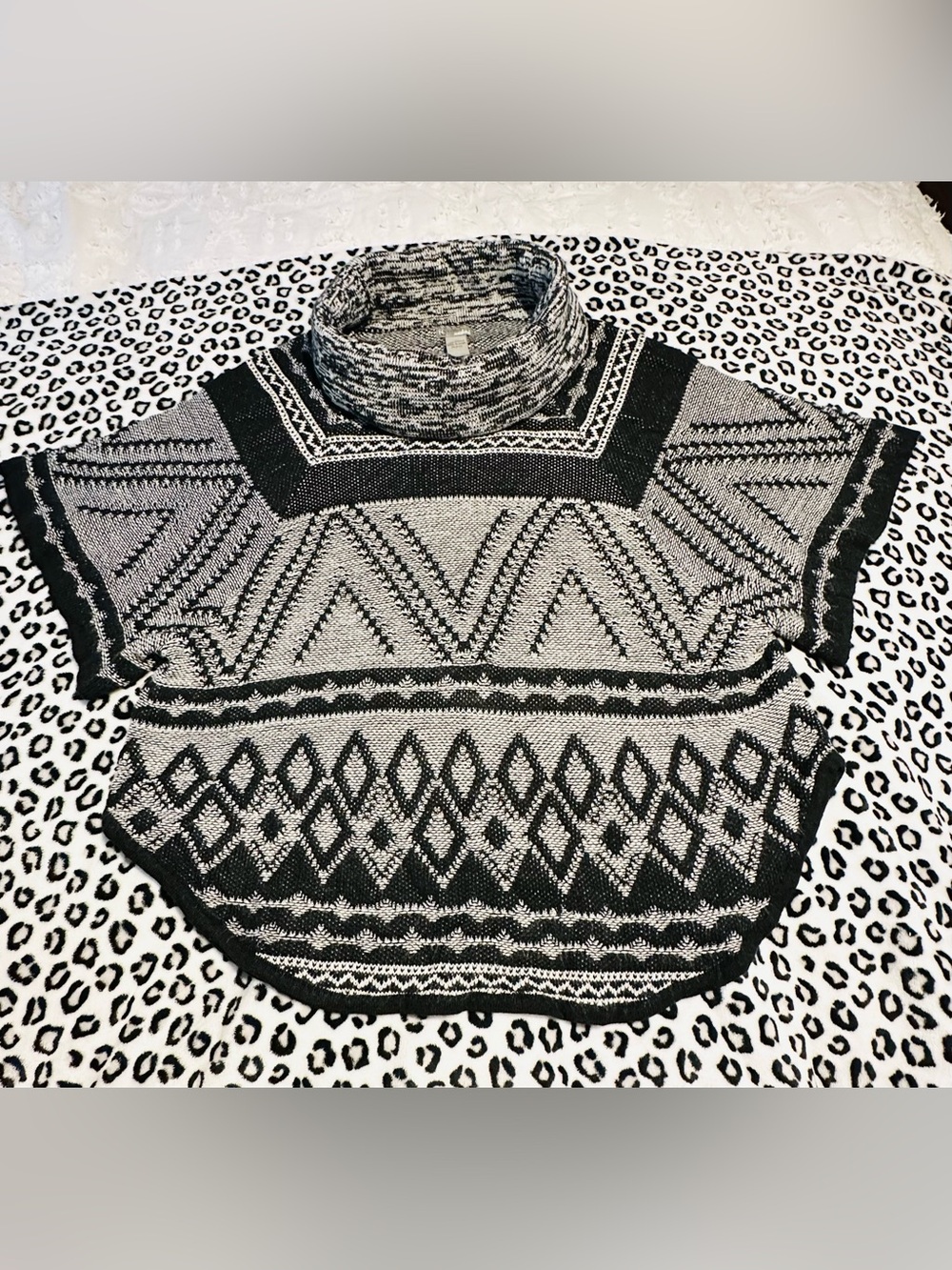 NWOT New Directions Weekend Monochrome Grandmacore Boho Poncho Knit Sweater